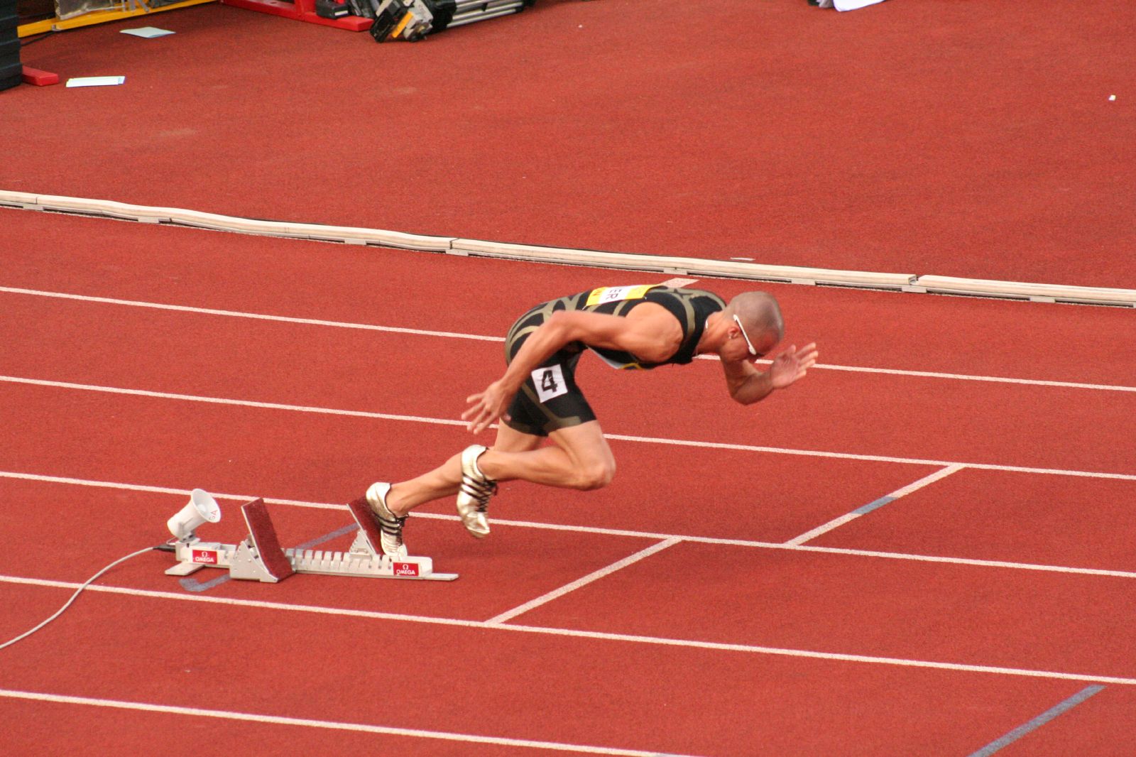 runner at start of race